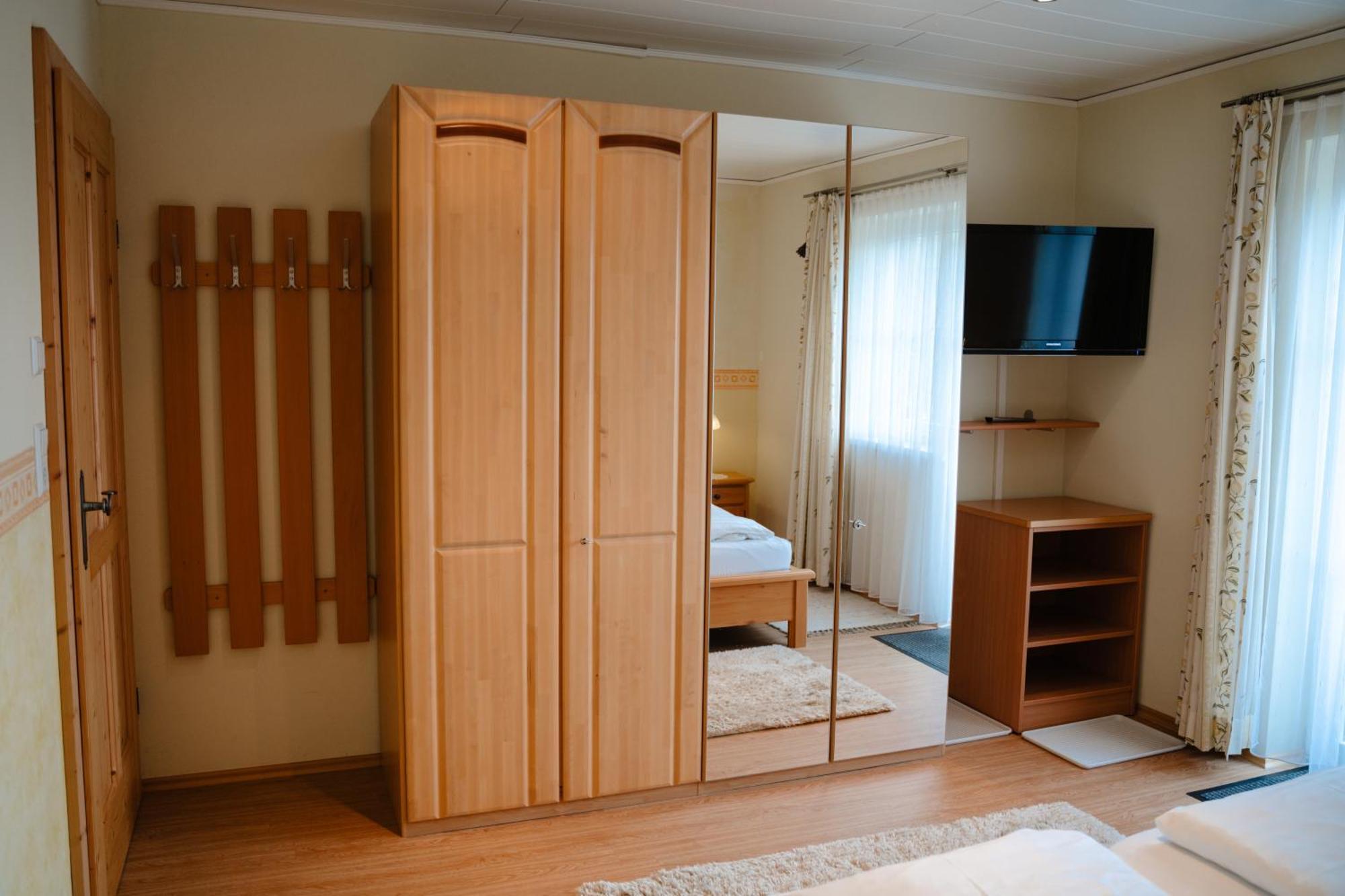 Ertlschweigerhaus Pension - Appartements - Zimmer Donnersbach Екстер'єр фото