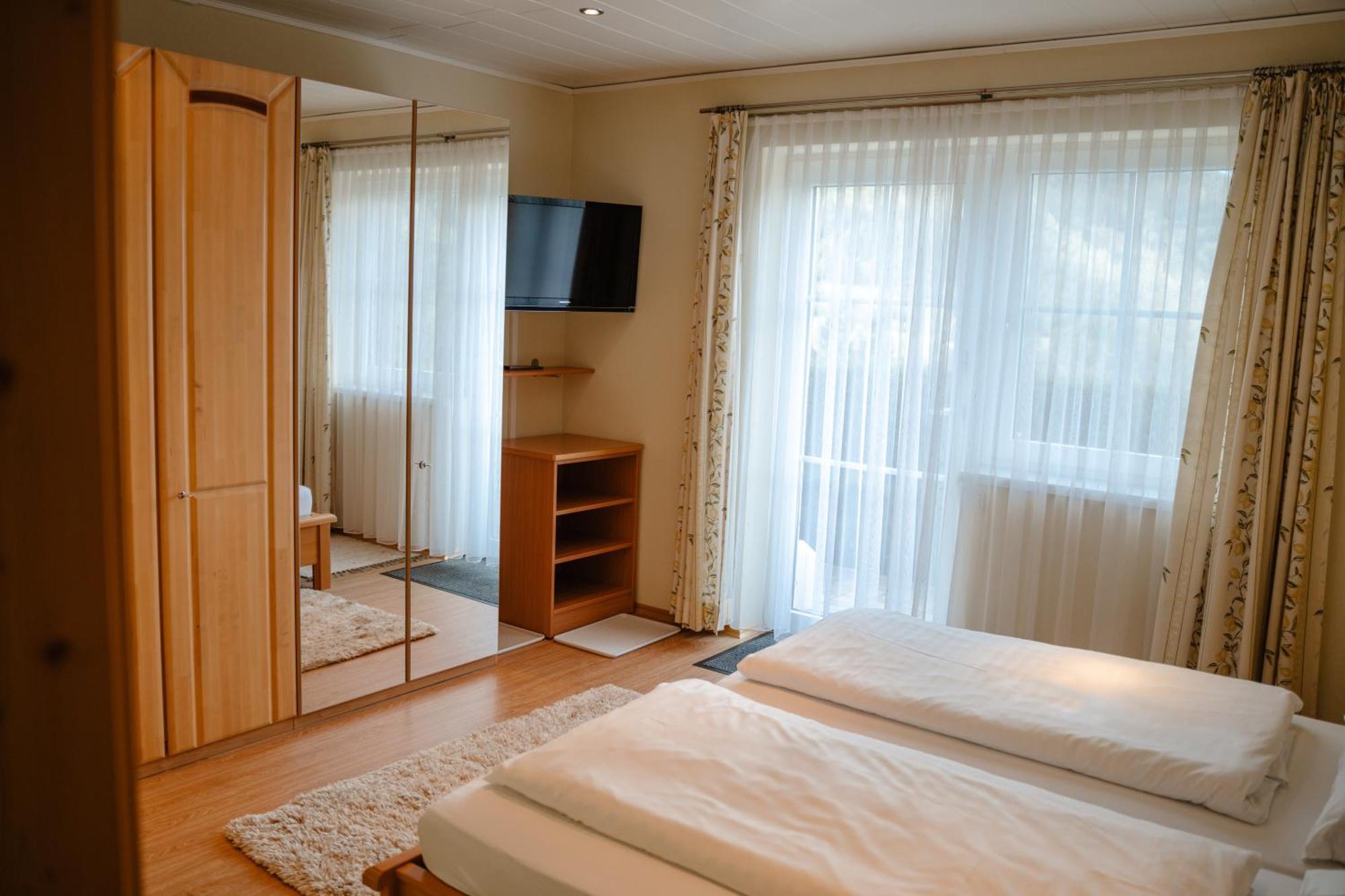 Ertlschweigerhaus Pension - Appartements - Zimmer Donnersbach Екстер'єр фото